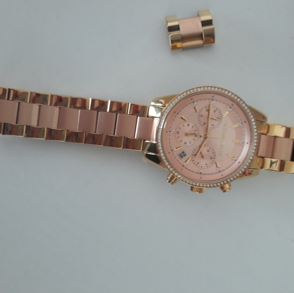 NWOT pink and gold Michael Kors watch - Picture 7 of 7